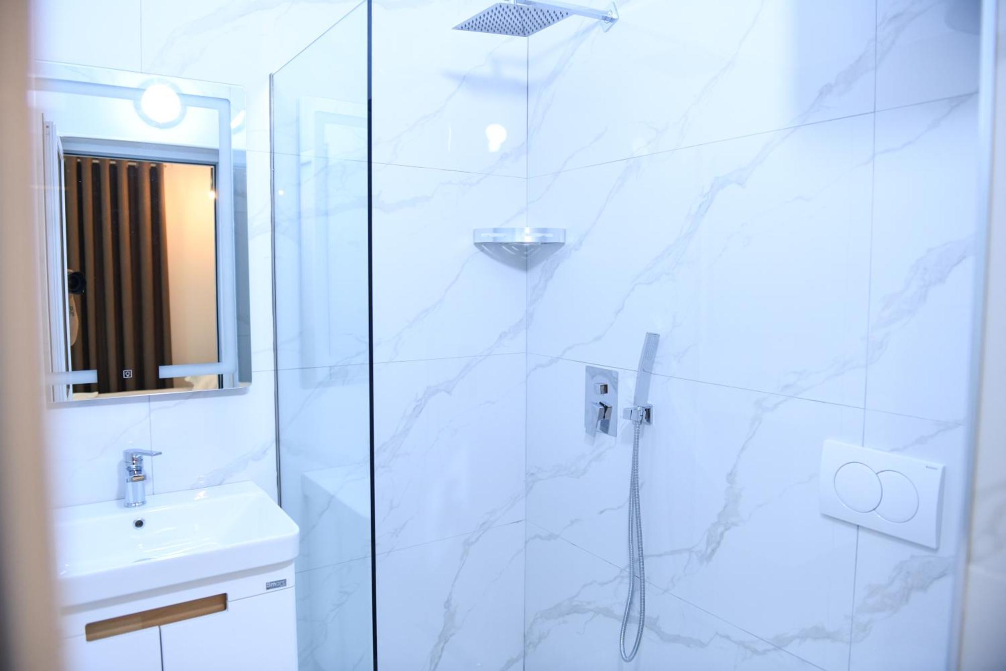 Guest House Cela City Centre بيرات المظهر الخارجي الصورة