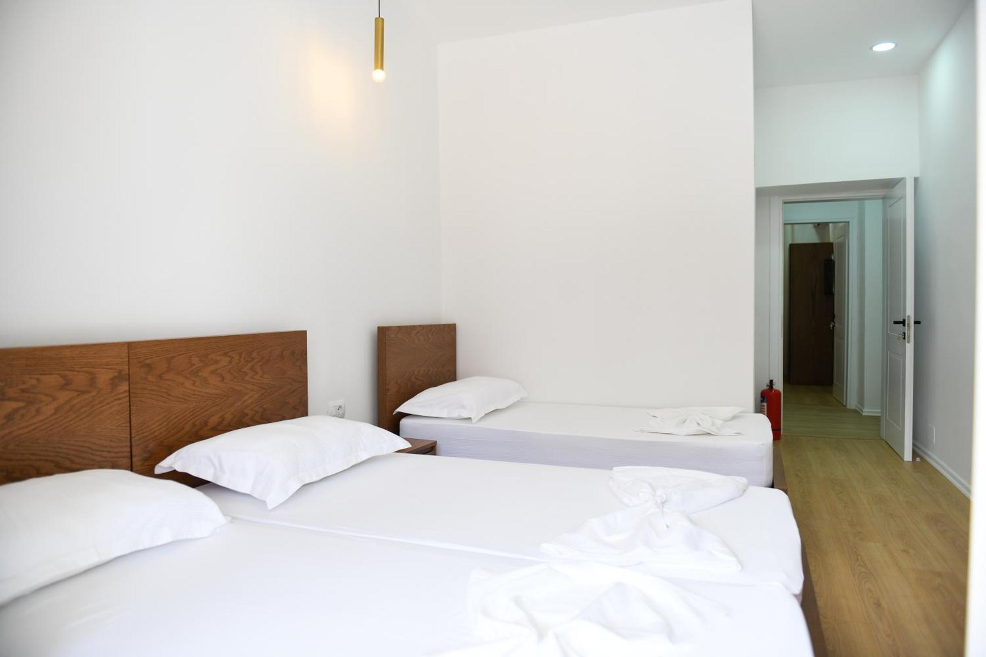 Guest House Cela City Centre بيرات المظهر الخارجي الصورة