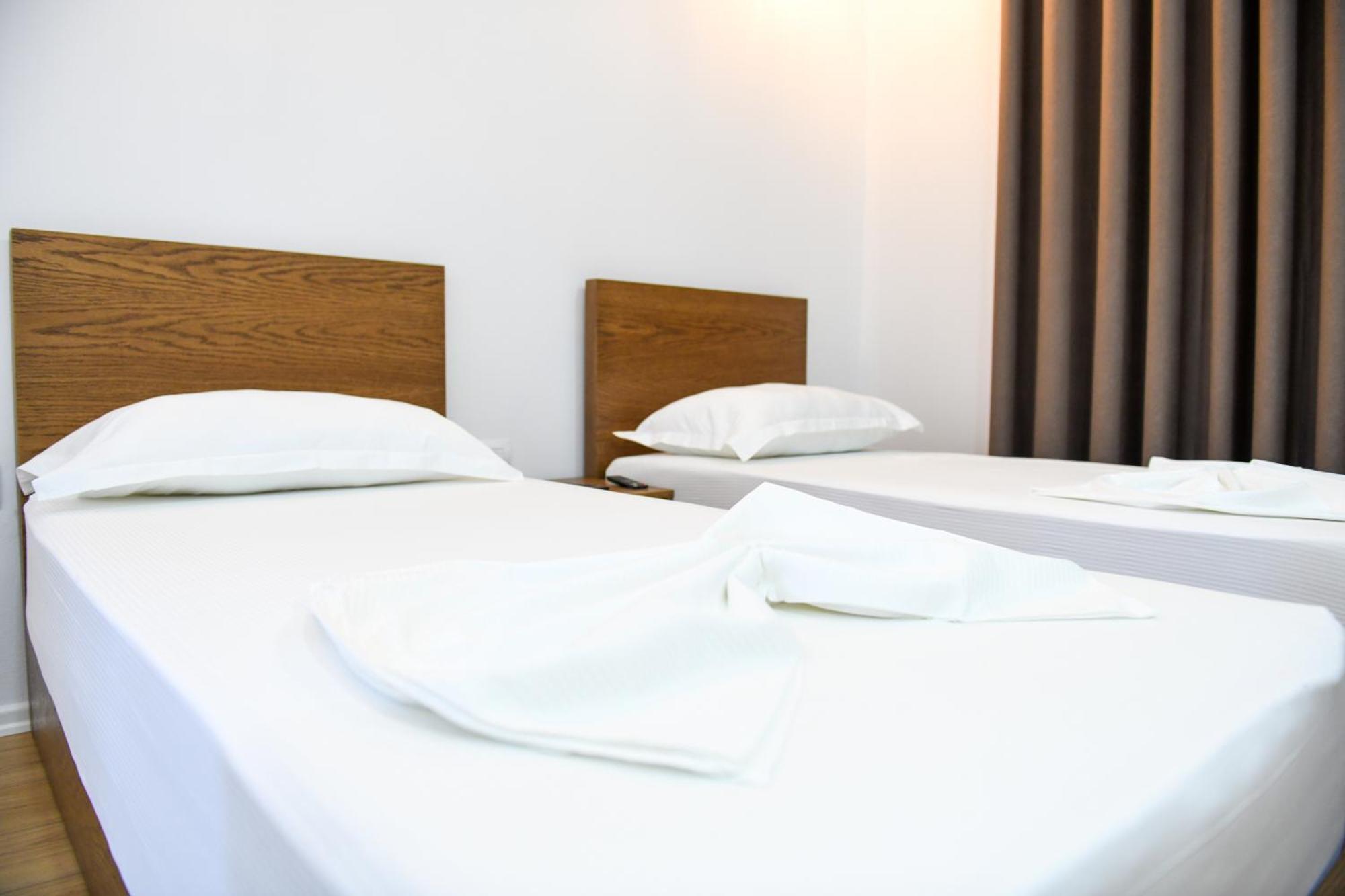 Guest House Cela City Centre بيرات المظهر الخارجي الصورة