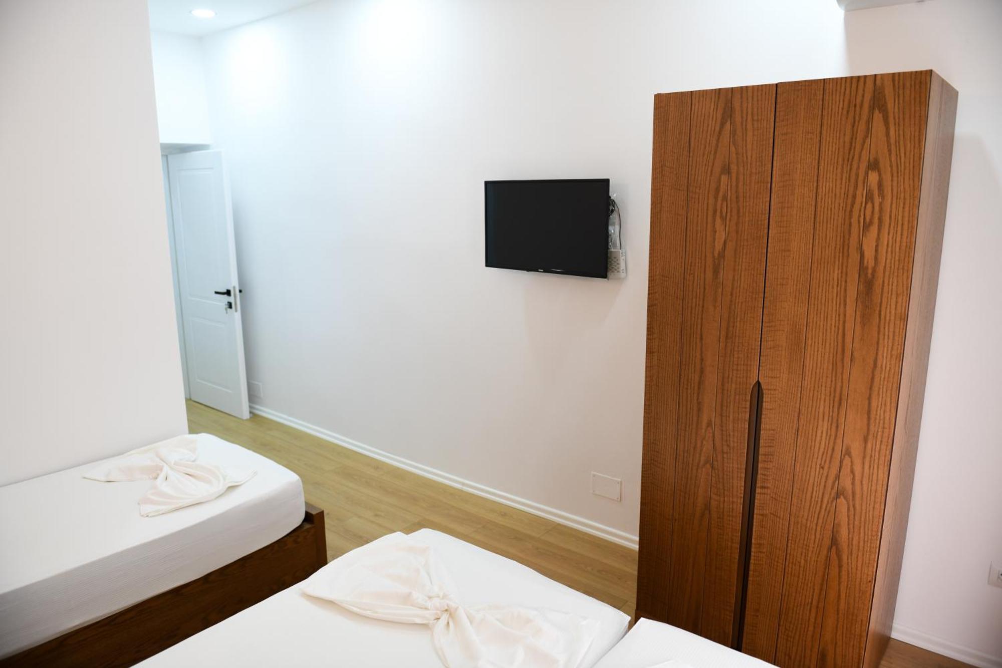 Guest House Cela City Centre بيرات المظهر الخارجي الصورة