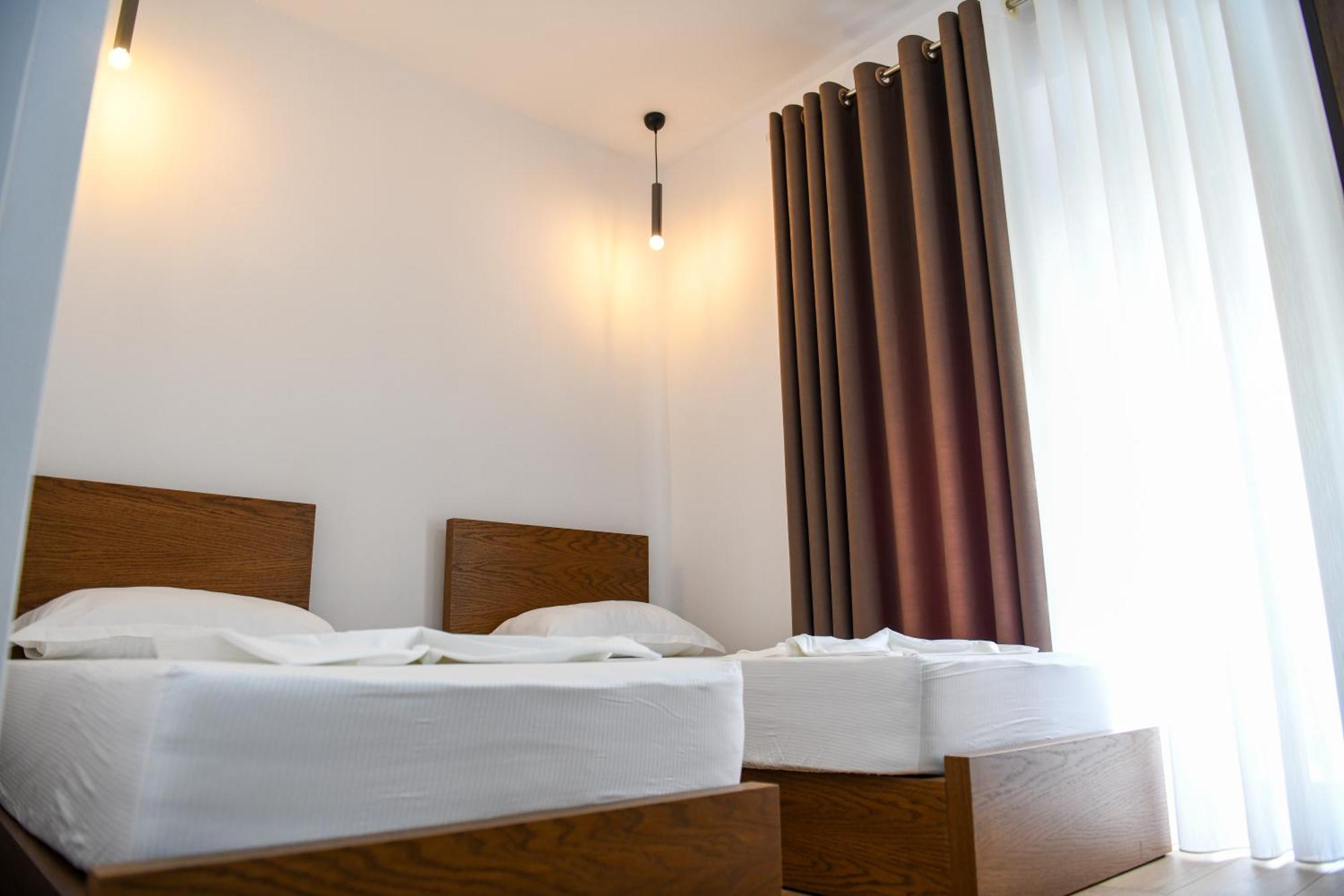 Guest House Cela City Centre بيرات المظهر الخارجي الصورة