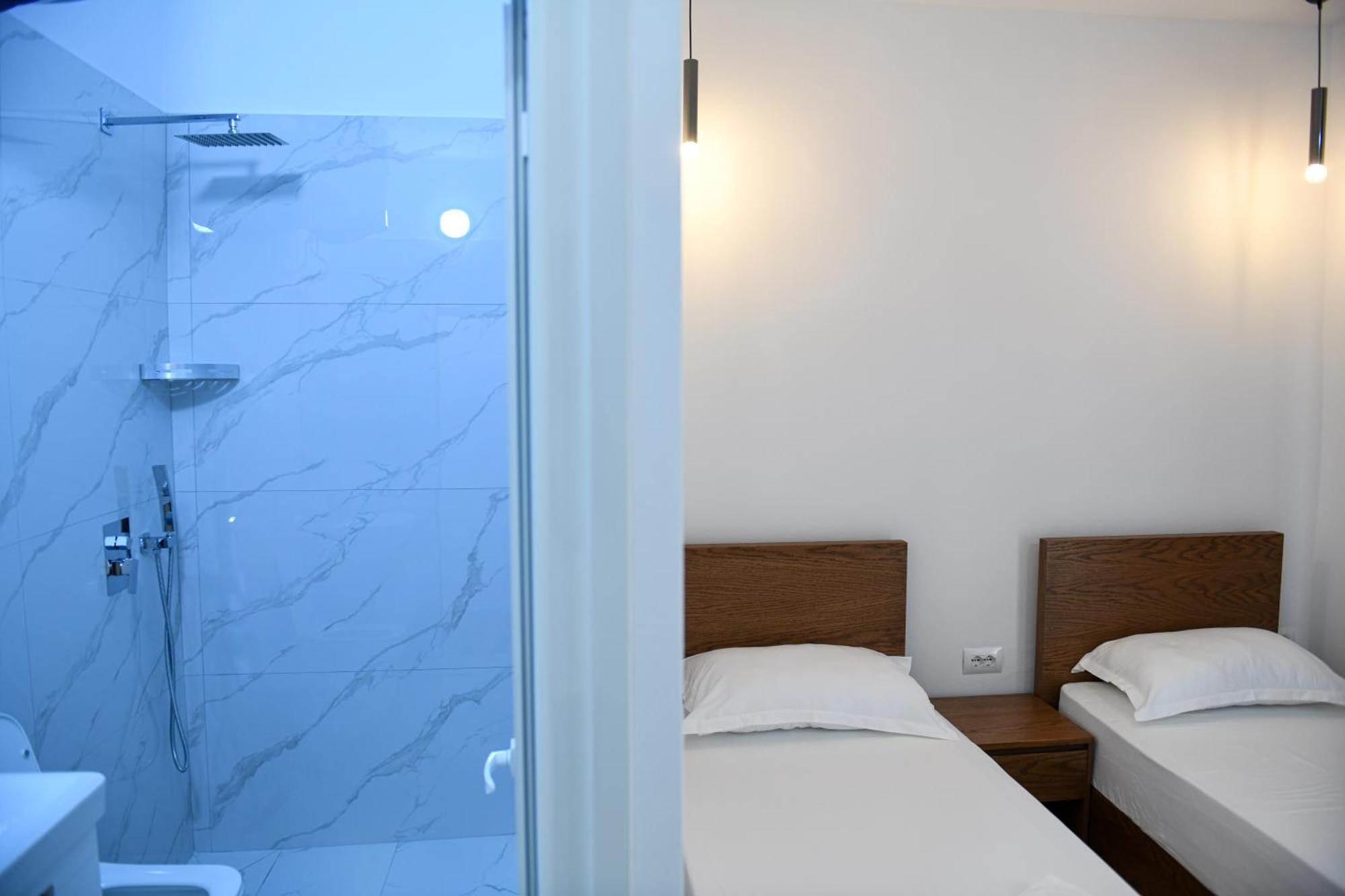 Guest House Cela City Centre بيرات المظهر الخارجي الصورة